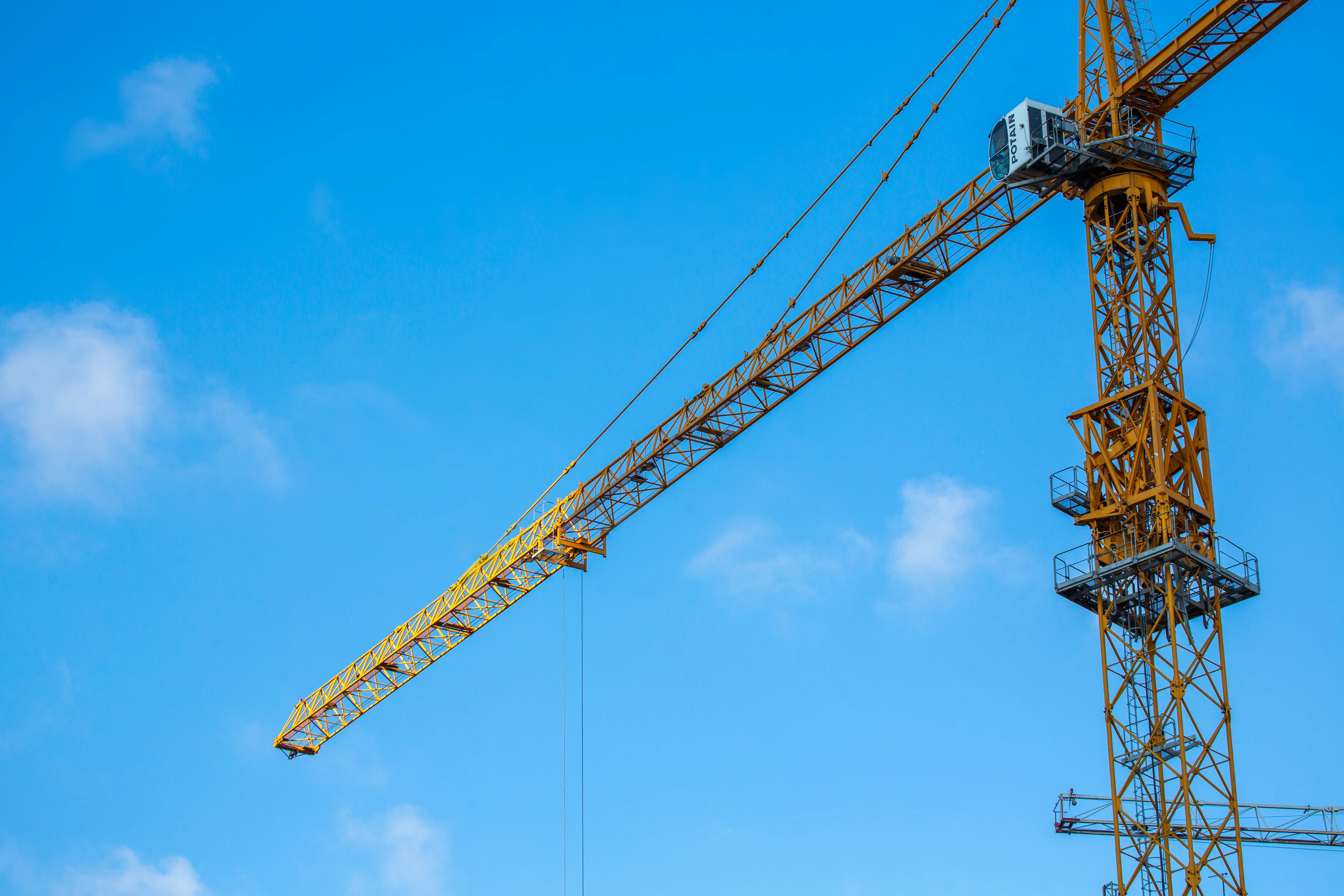 Rope suspended platform for construction 